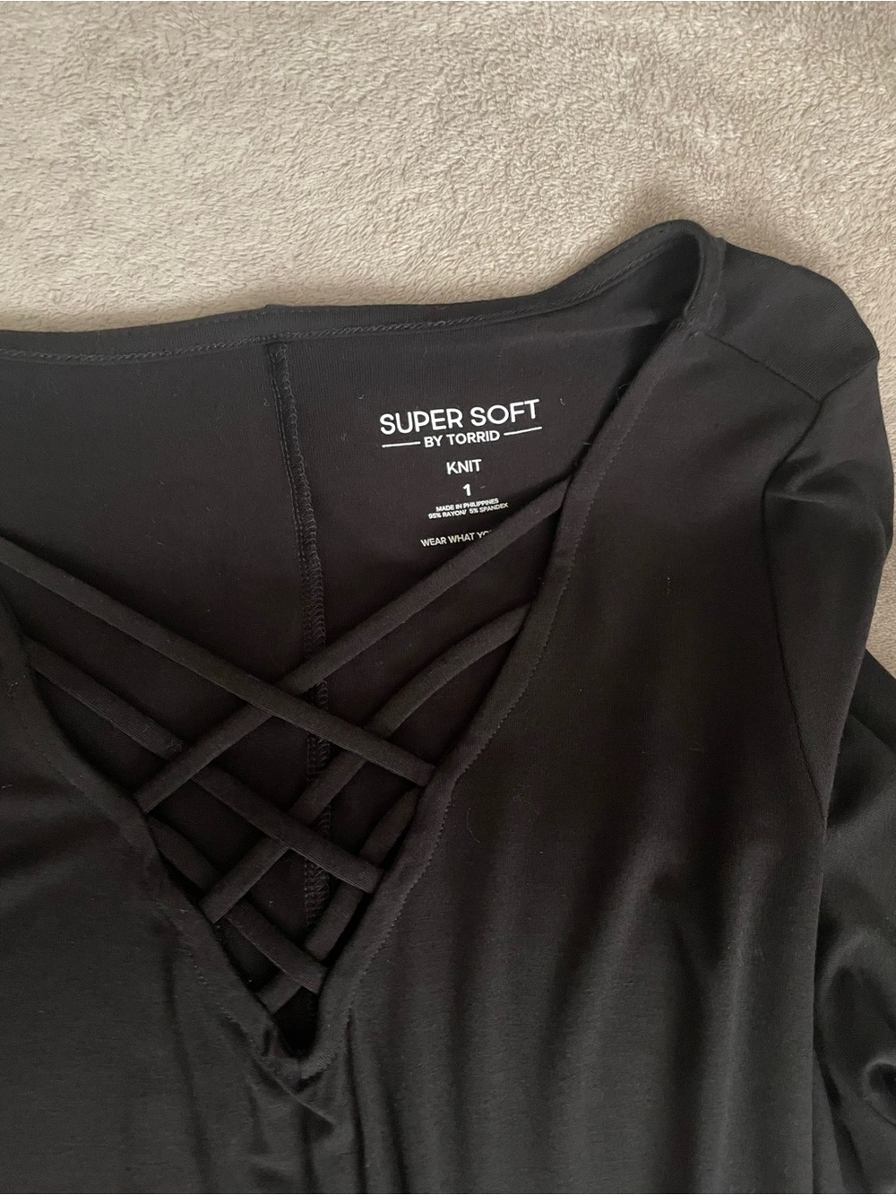 Torrid Black V-Neck Tunic with Crisscross Detail Size 1 - Picture 8 of 9